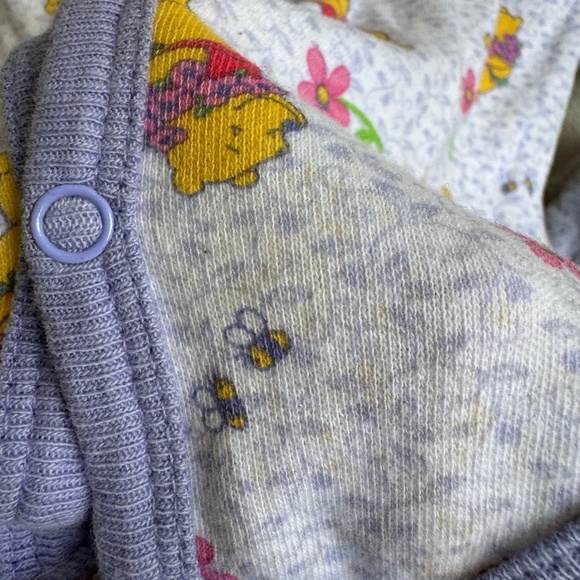 90s Vintage Disney Winnie the Pooh Baby Bodysuit (6-9M) - Picture 8 of 11